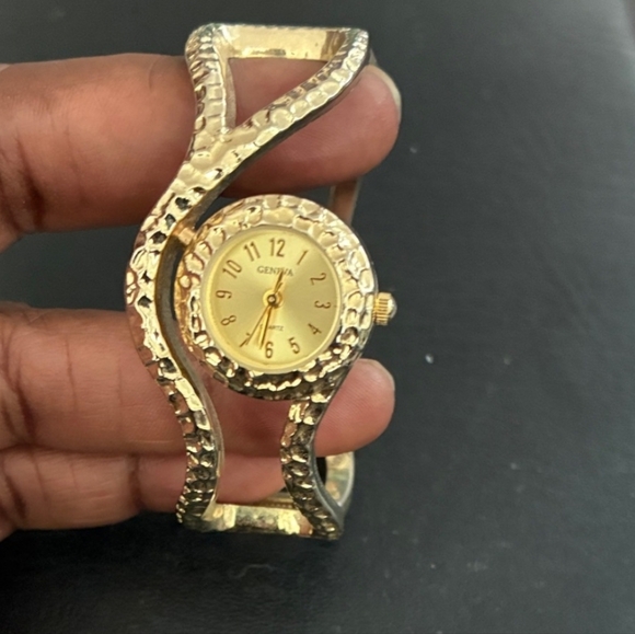 Geneva Accessories - Geneva Bracelet Cuff Style Watch. EUC. Battery Currently Working.